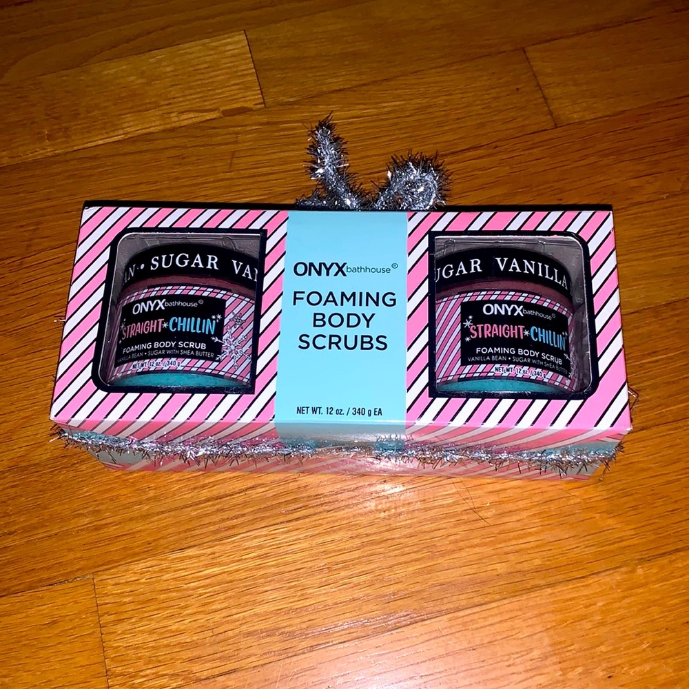 Foaming body scrub